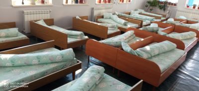 Детска градина Дъга -гр.Хисаря е Двуетажна масивна сграда.Функционират -Две групи ,разположени на Іетаж.На ІІ етаж -зала за празници и развлечения,Физкултурен салон,БДП площадка - Изображение 2