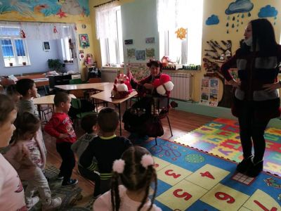 Баба Марта е дошла!Ура!Ура!Ура!Тя донесе пролетта... - ДГ Дъга - Хисаря
