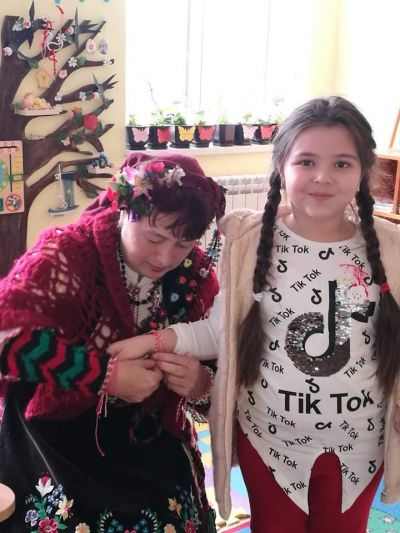 Баба Марта е дошла!Ура!Ура!Ура!Тя донесе пролетта... - ДГ Дъга - Хисаря