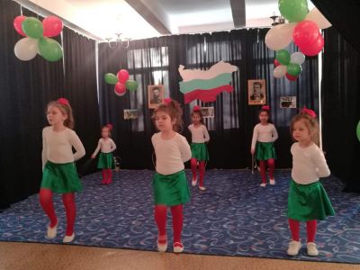 3 Март "Прославен ден, празнки скъп на свободата" - ДГ Дъга - Хисаря