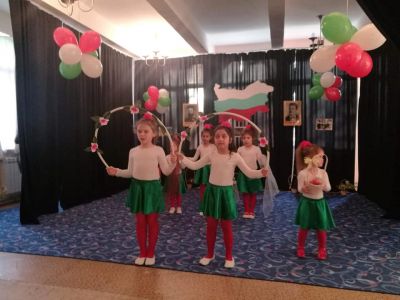 3 Март "Прославен ден, празнки скъп на свободата" - ДГ Дъга - Хисаря