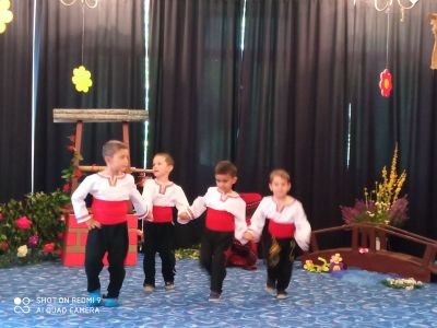 Клуб "Фолклорна въртележка" - ДГ Дъга - Хисаря